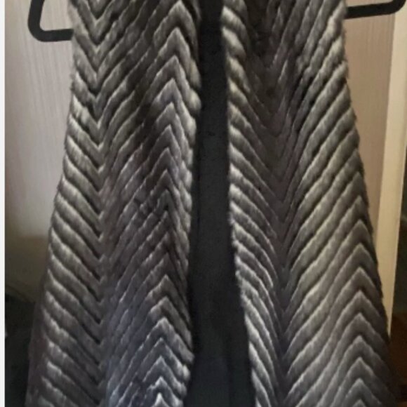 Lola & Sophie Faux Fur Vest Chevron Animal Print Black Gray Made in USA - Picture 2 of 9
